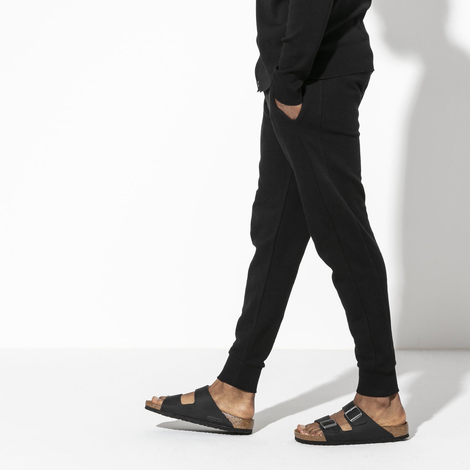 552111-Women Arizona Black Oil Ltr