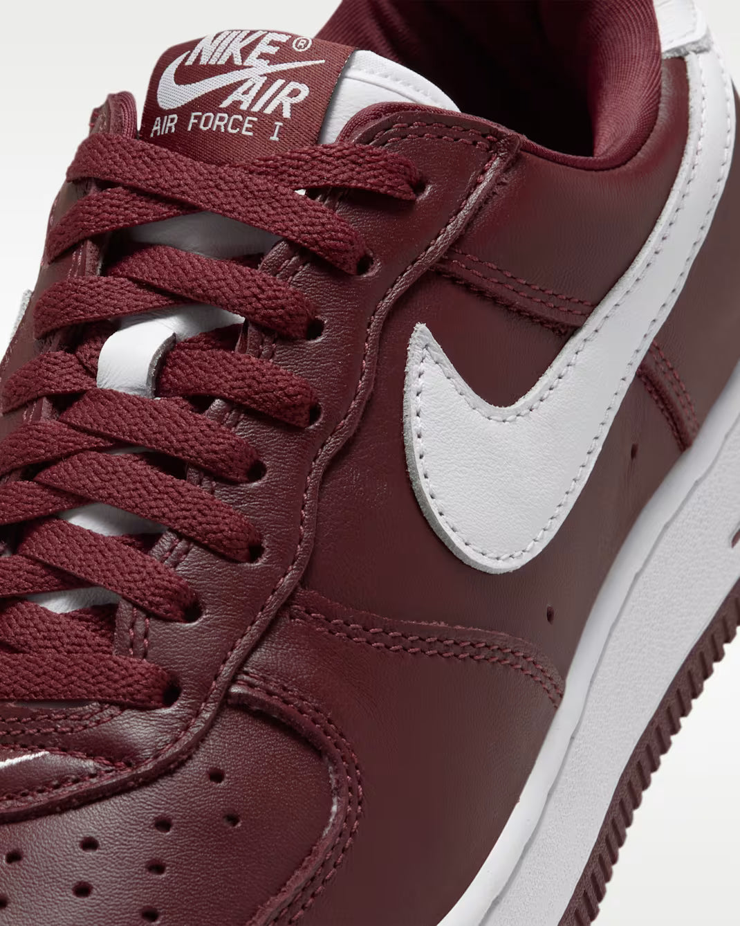 Air Force 1 '01 Low Dark Team Red Brings
