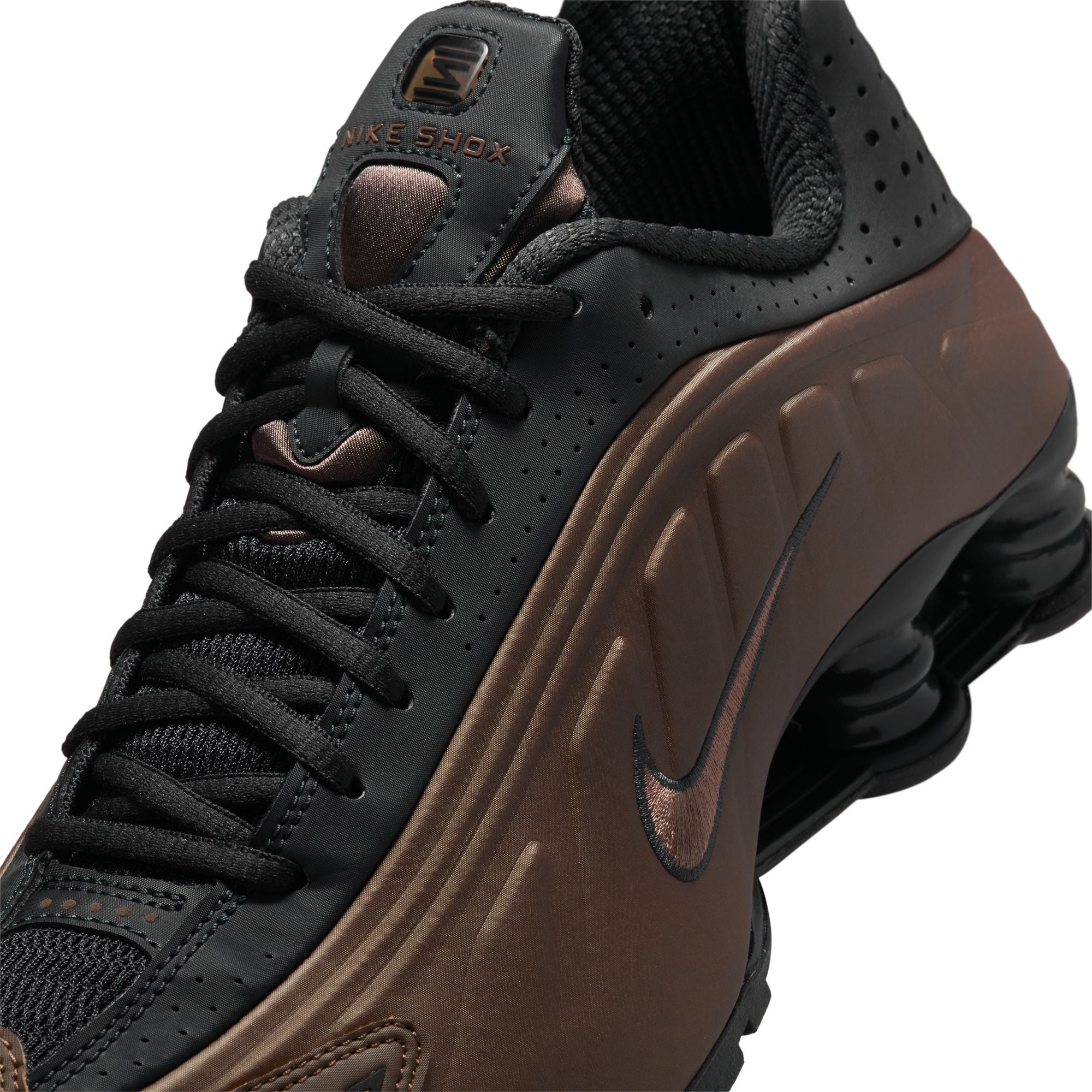 Shox R4 Off Noir & Ironstone