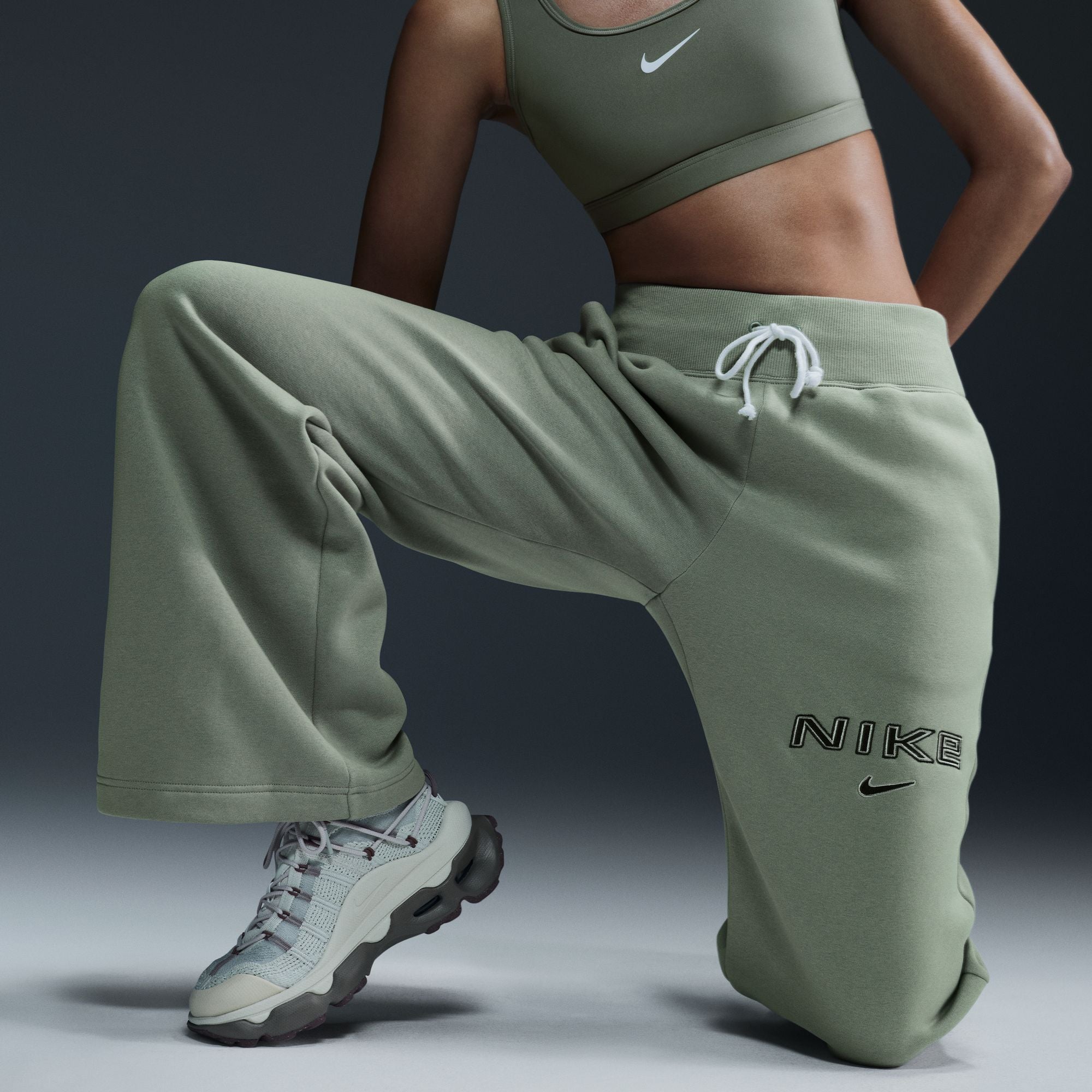Sportswear Phoenix Fleece Wide-Leg Logo Pants