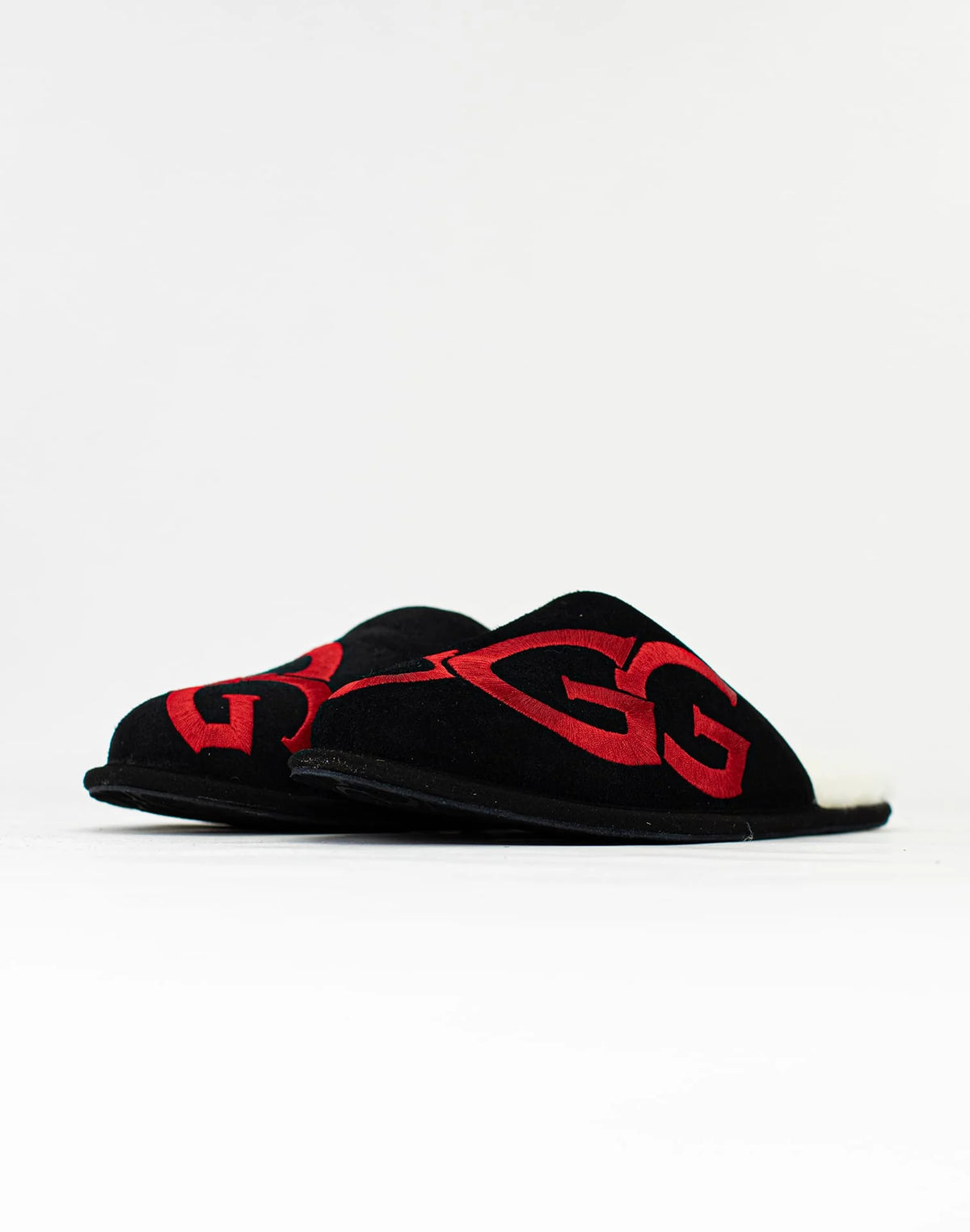 UGG Scuff Logo Slipper