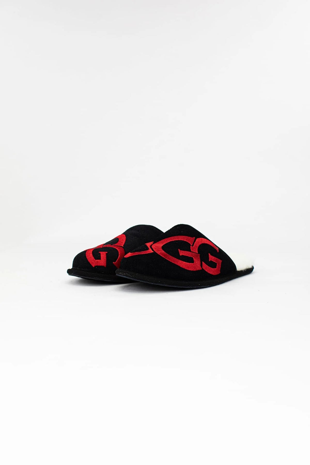 UGG Scuff Logo Slipper