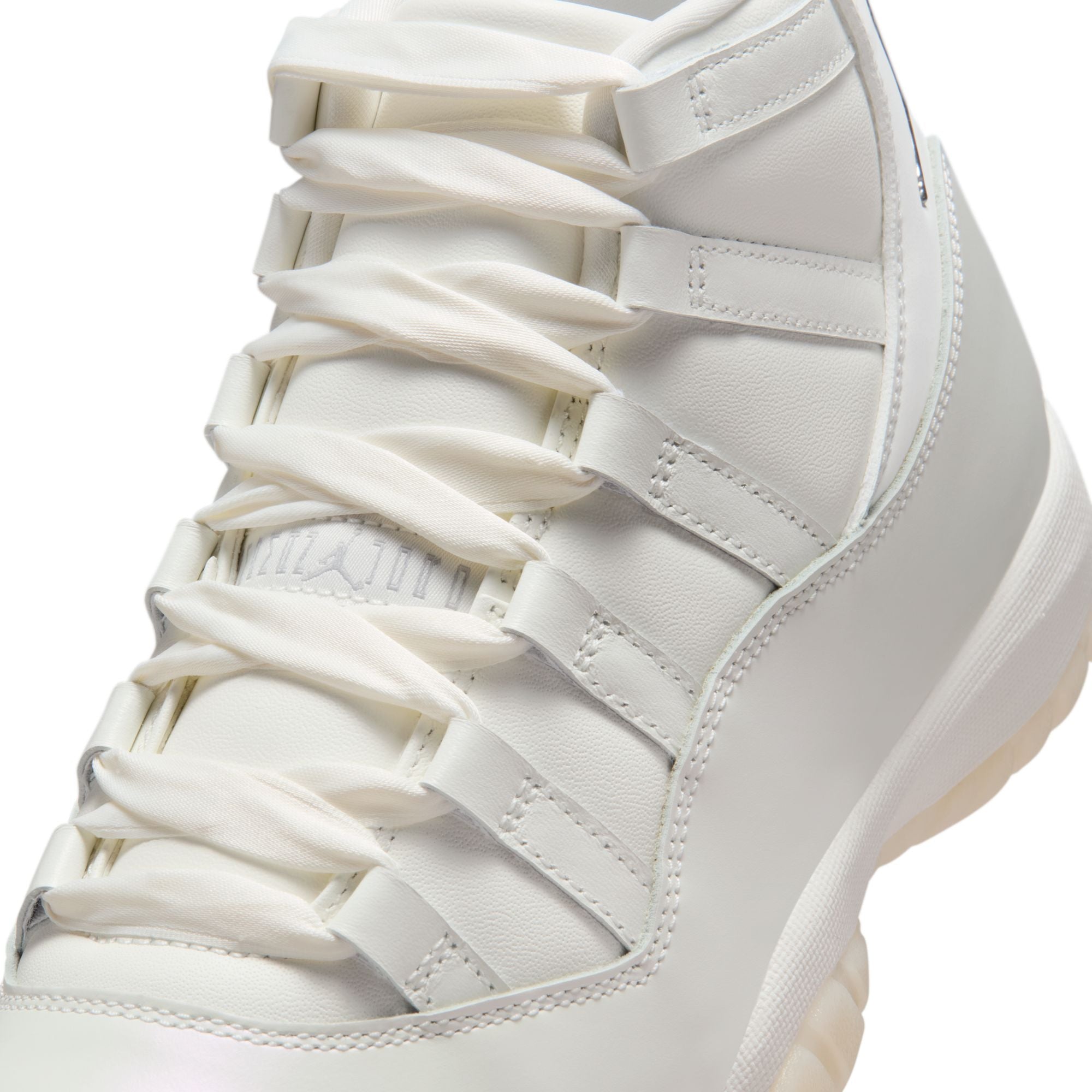 Air Jordan 11 Retro Pearl