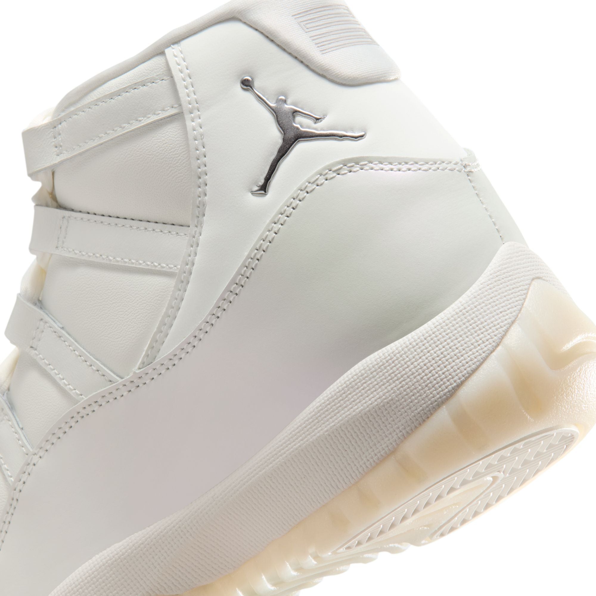 Air Jordan 11 Retro Pearl