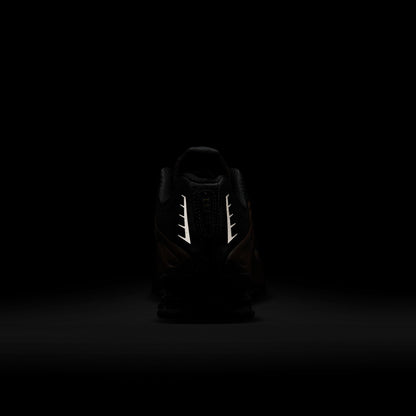 Shox R4 Off Noir & Ironstone