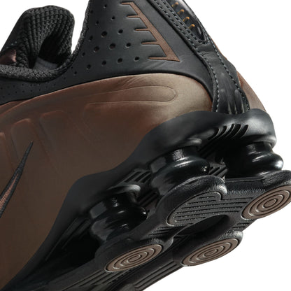 Shox R4 Off Noir & Ironstone