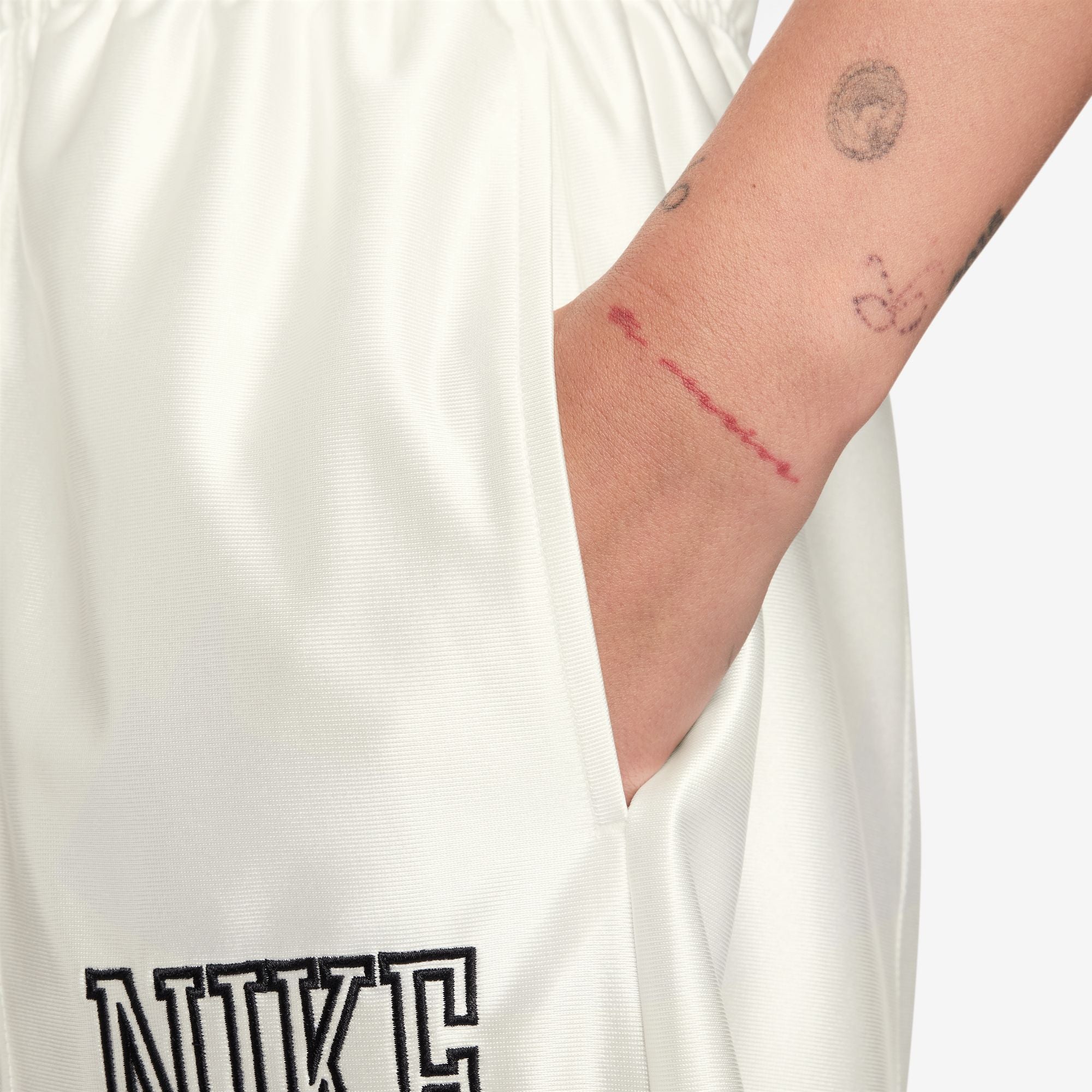 Loose Mid Rise Graphic Shorts White