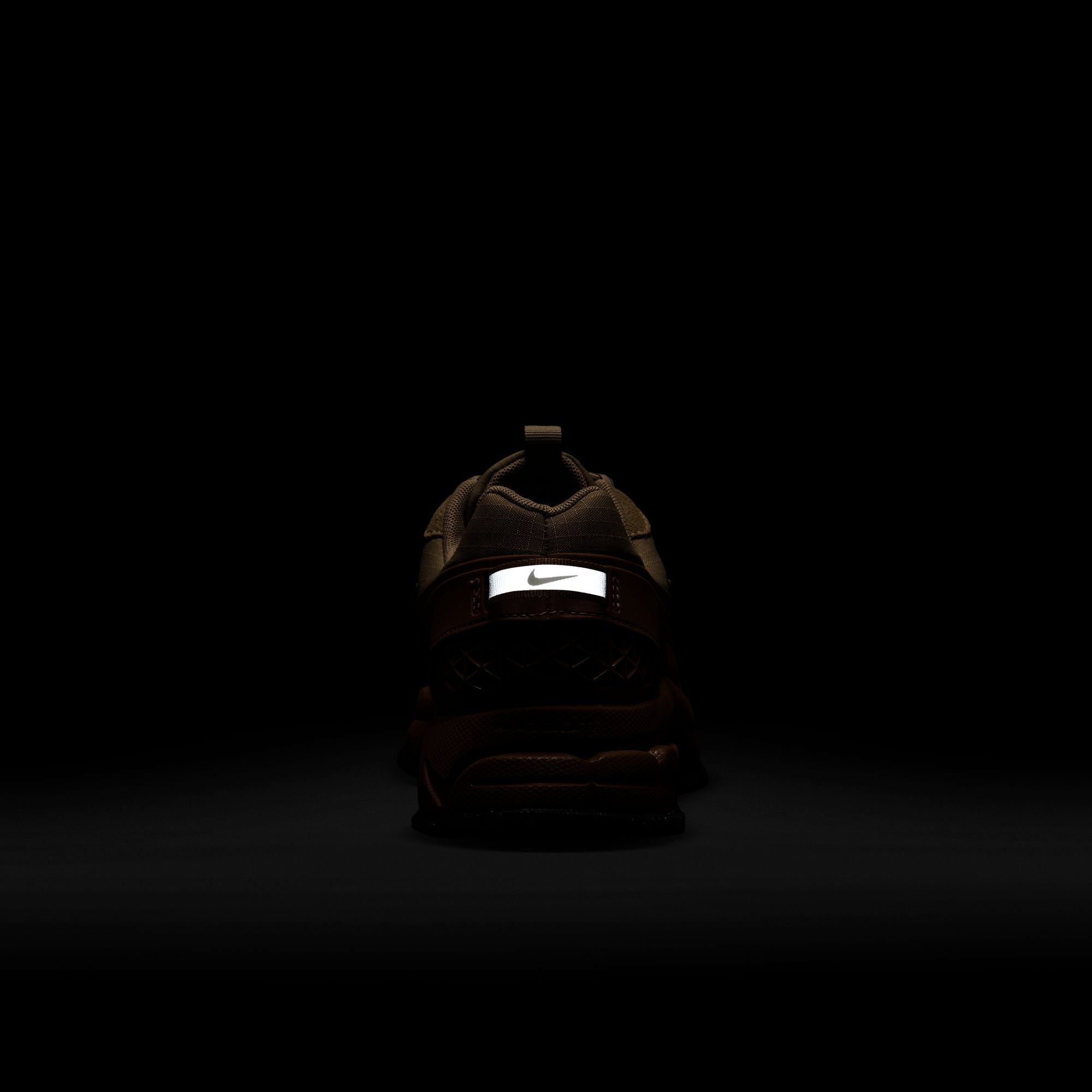 HQ2181-200-Women Zoom Vomero Roam