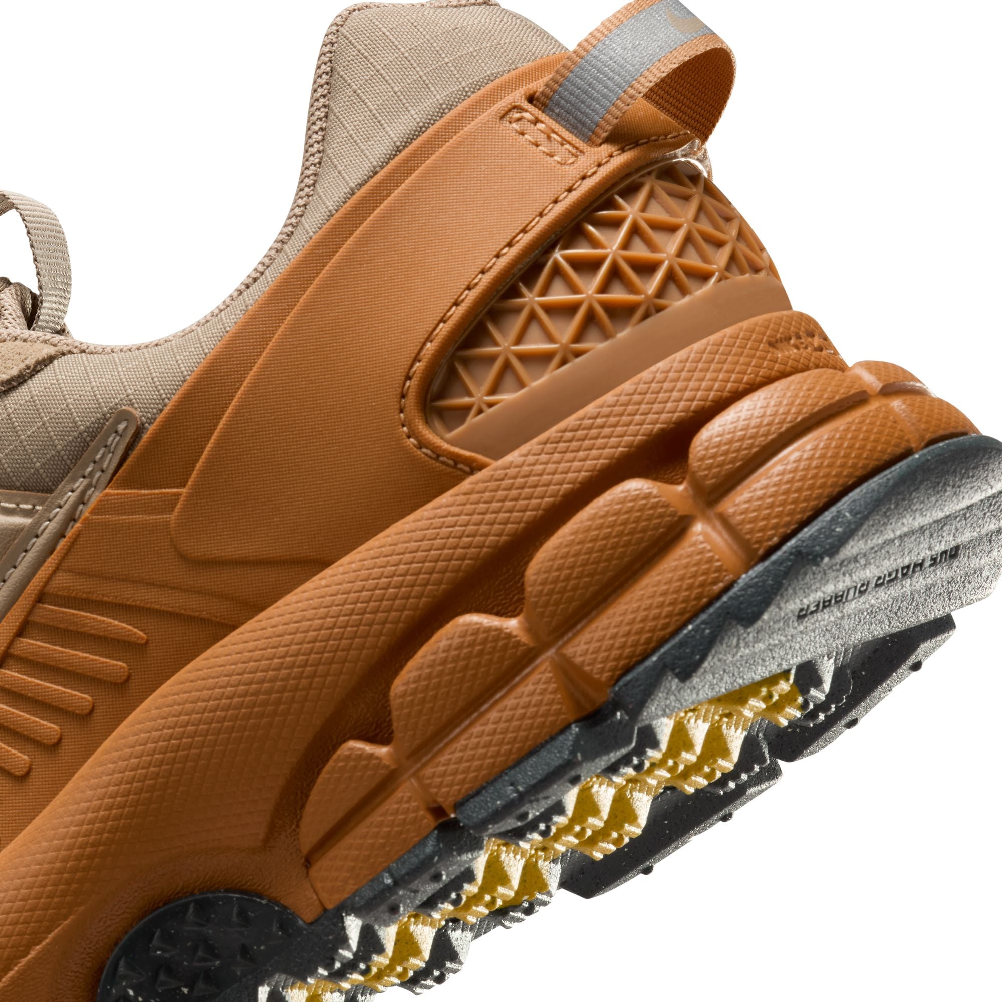 HQ2181-200-Women Zoom Vomero Roam