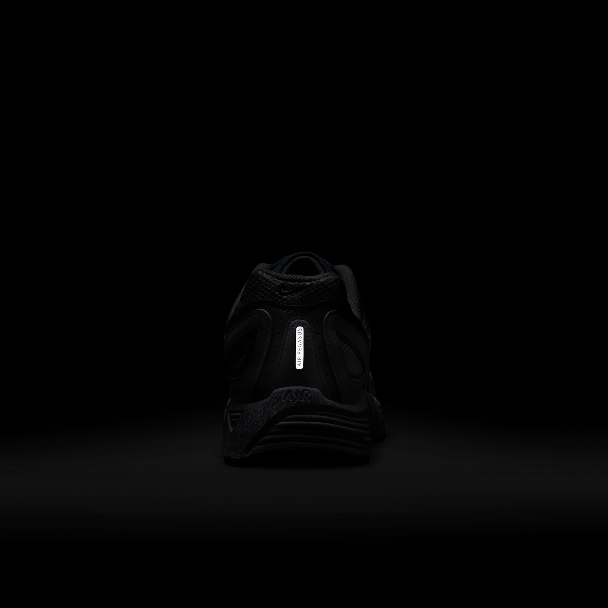 Air Pegasus 2005 Football Grey White