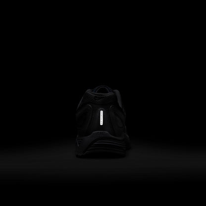 Air Pegasus 2005 Football Grey White