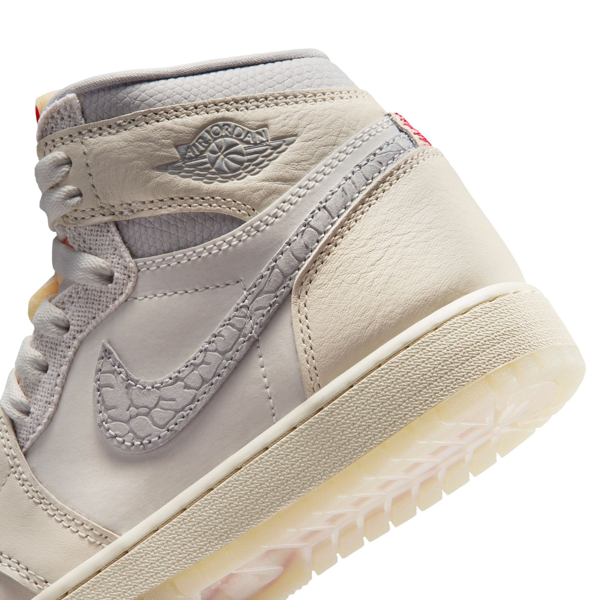 ?✨NEW IN BOX✨?NIKE Air Jordan 1 Retro High OG GS Sail The Air Jordan 1 Retro High OG  main image 3