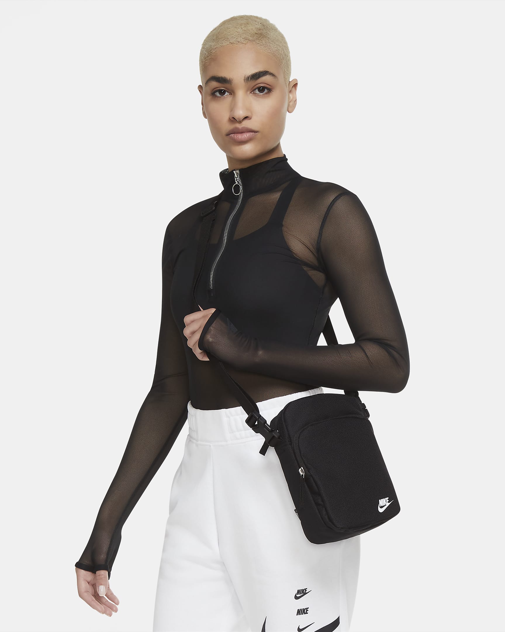 DB0456-010-Nike Heritage Crossbody Bag (4L)