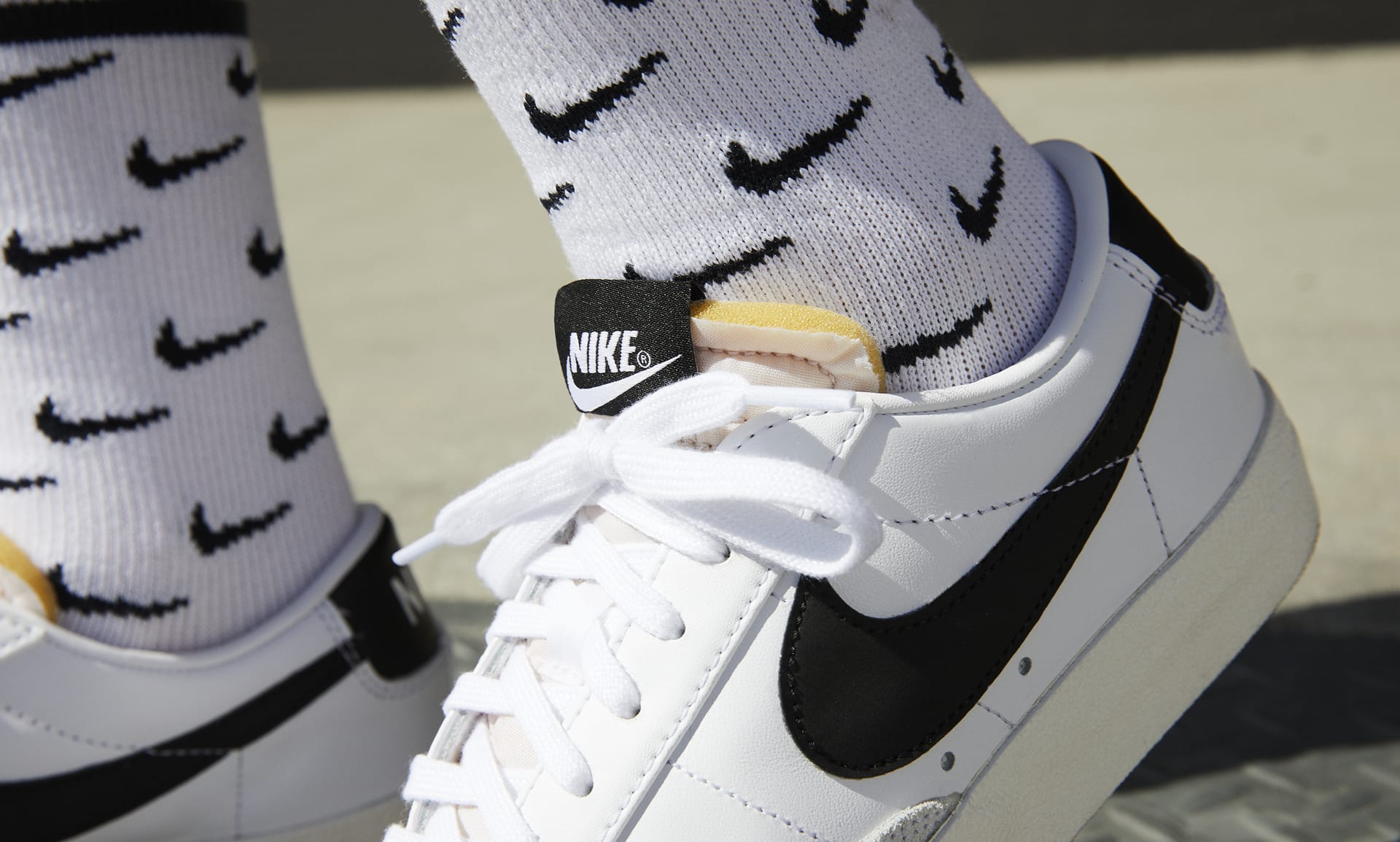 Blazer Low 77