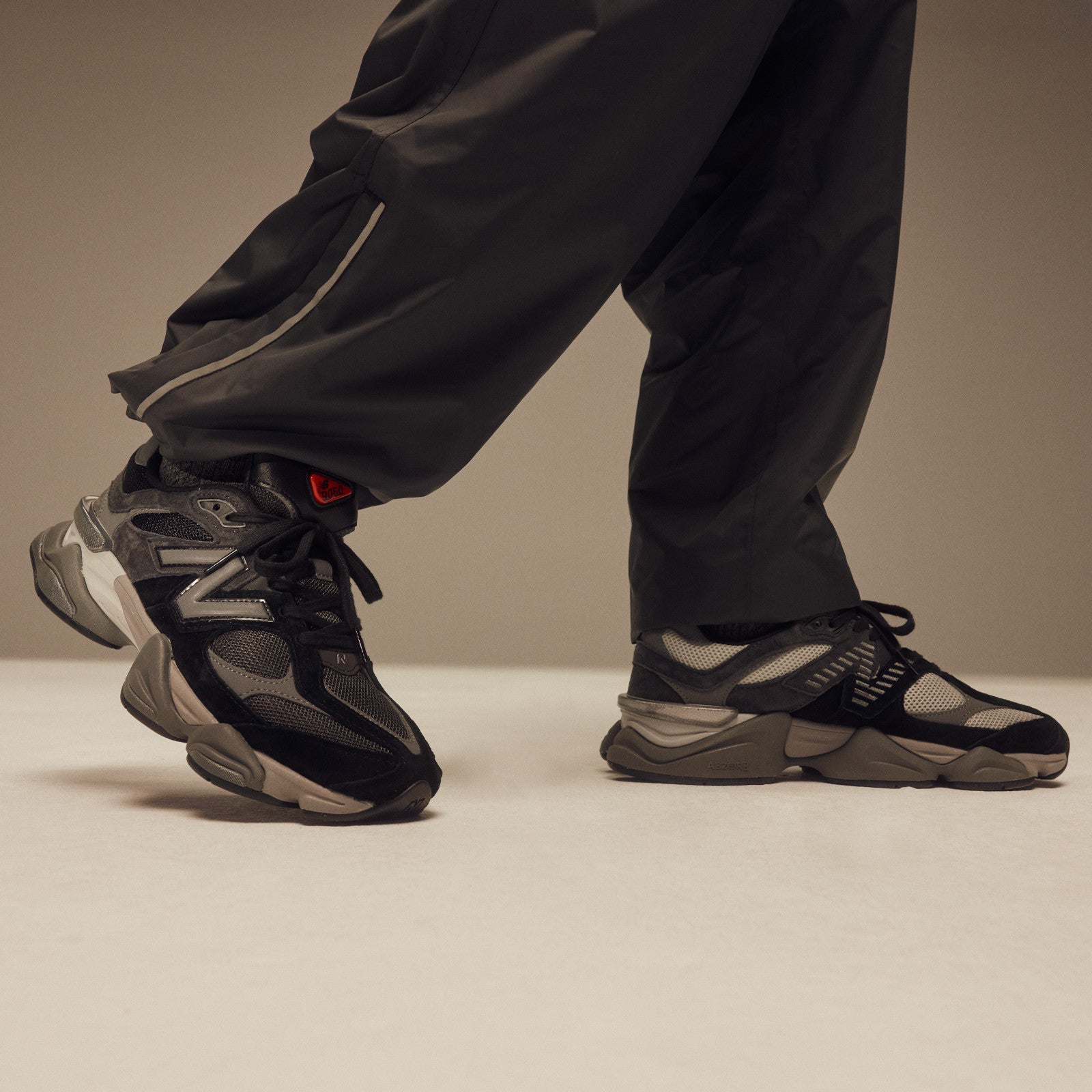 9060 Black Castlerock Grey